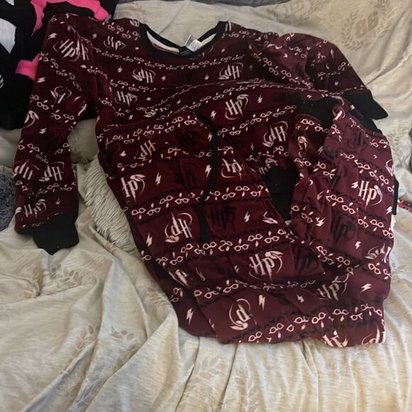 Harry Potter Womens M Pajama Set Burgundy Initials Striped Velour Very Soft Warm - Picture 3 of 8
